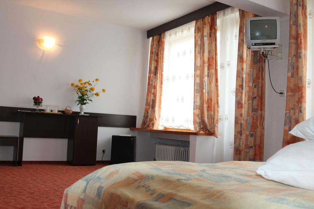 Hotel Zimbru Câmpulung Moldovenesc Exteriör bild