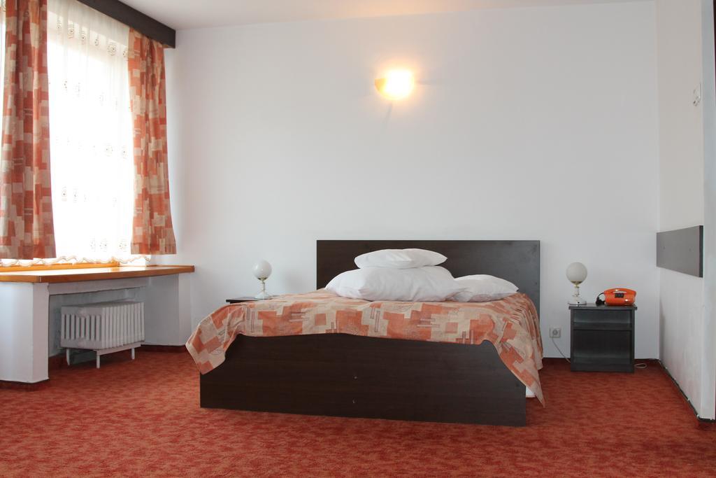 Hotel Zimbru Câmpulung Moldovenesc Exteriör bild