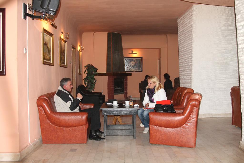 Hotel Zimbru Câmpulung Moldovenesc Exteriör bild